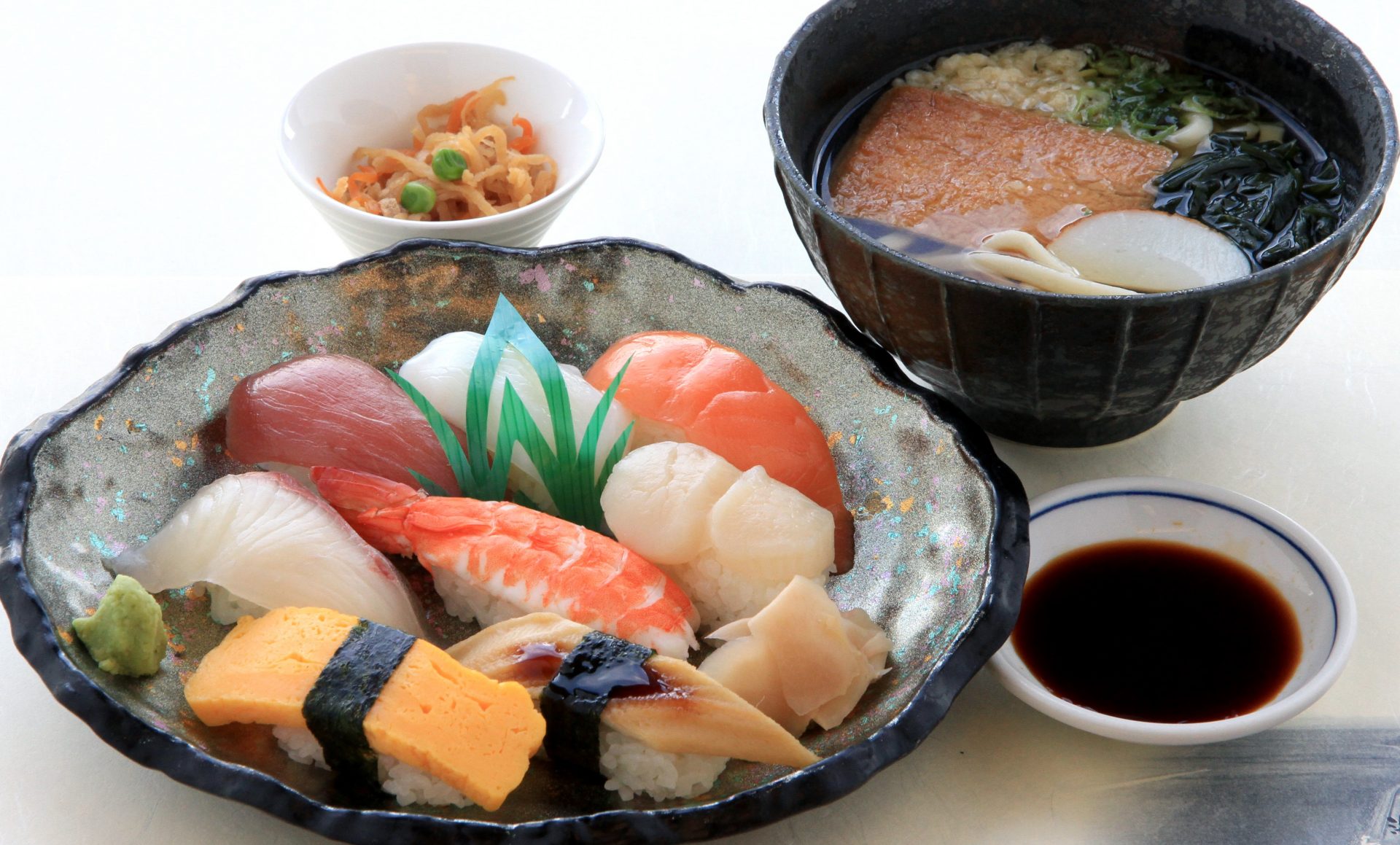 にぎり寿司とうどんセット