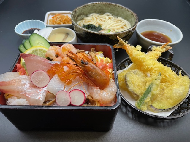 海鮮ちらしと天ぷらうどんセット
